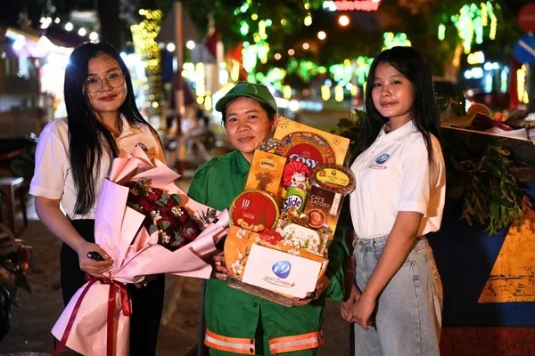 Đội ngũ hỗ trợ khách hàng VIP79 đang làm việc chuyên nghiệp